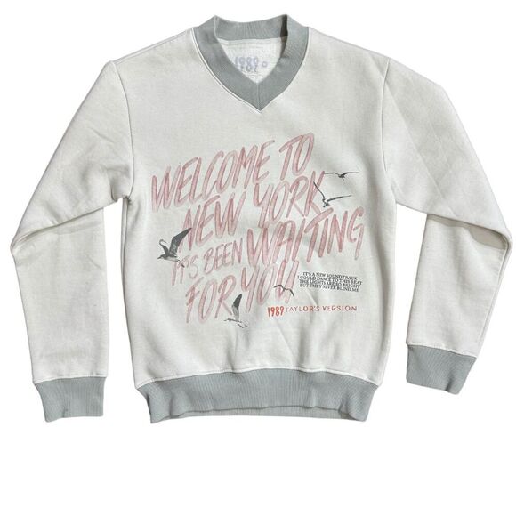 NEW Taylor Swift '1989' Welcome to New York V-Neck Pullover Fleece Sweatshirt M - Picture 1 of 7
